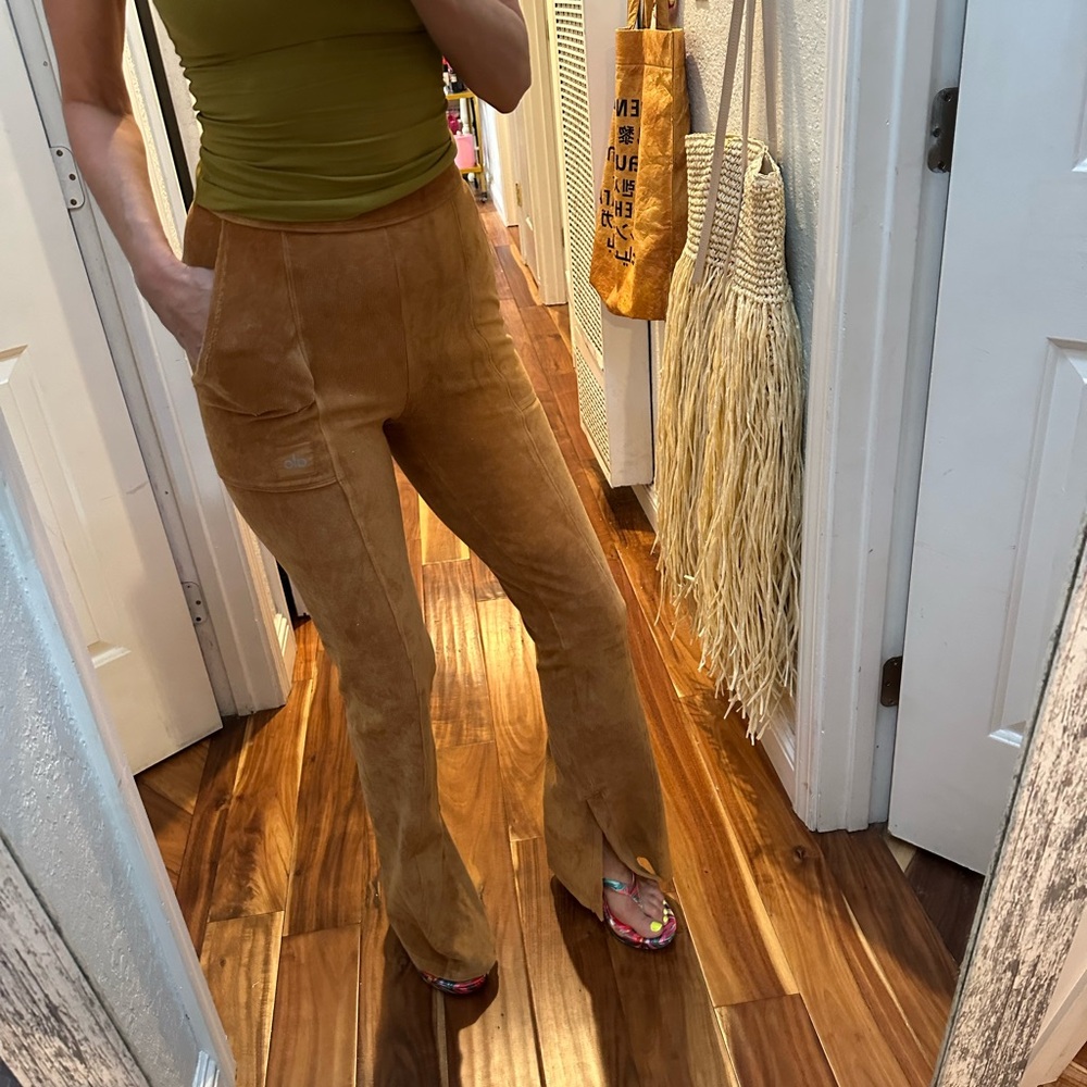 ALO Yoga Camel Flare Pants s cords
